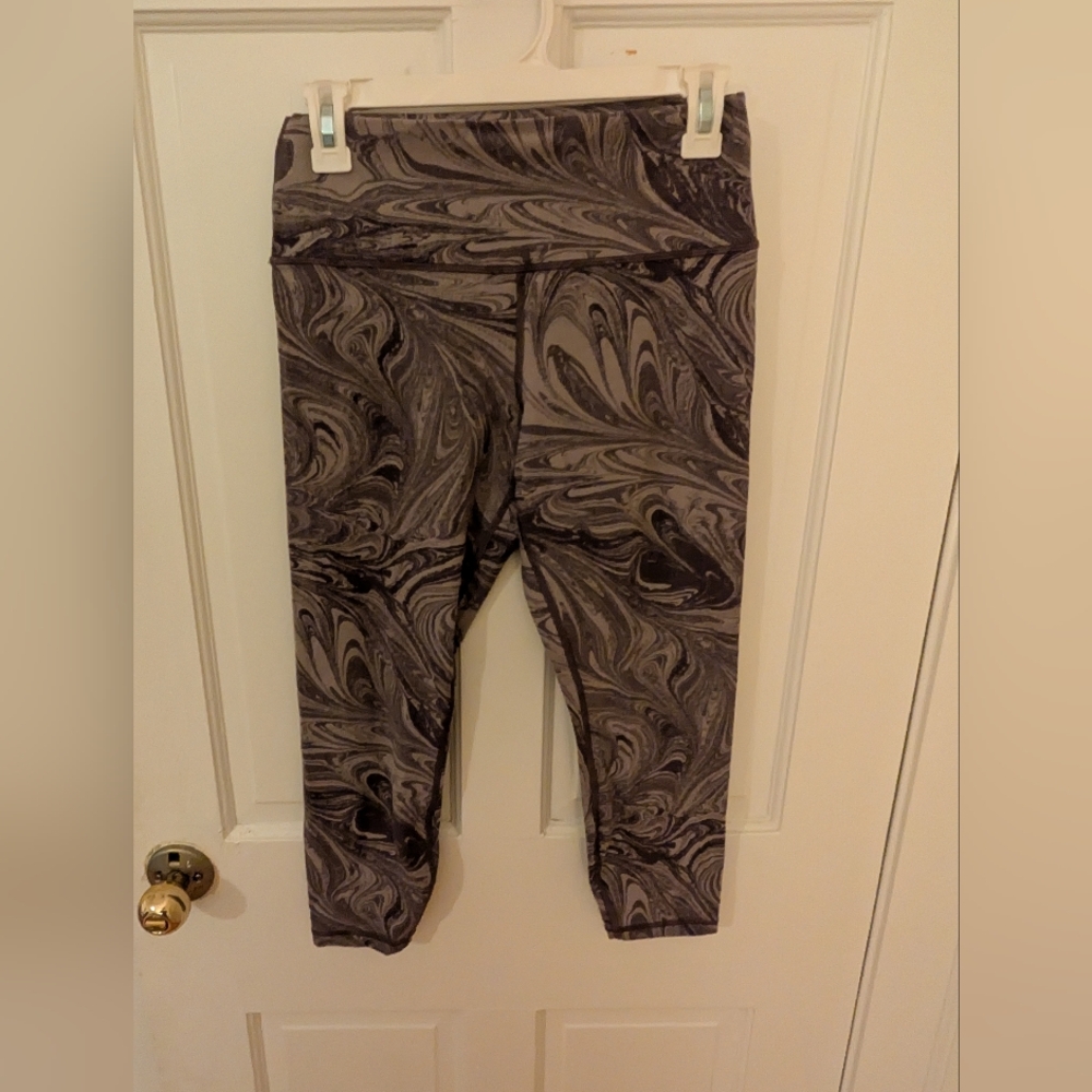 Athleta transcend 7/8 Marble Pattern Leggings Purple and Gray